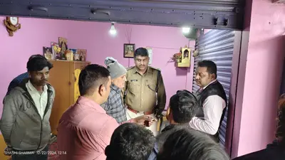 शटर काट कर ज्वेलर्स की दुूकान से तीन लाख की चोरी