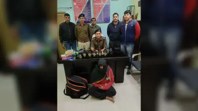 Ranchi News :तस्करी के लिए शराब ले जा रहा युवक रांची स्टेशन से गिरफ्तार
