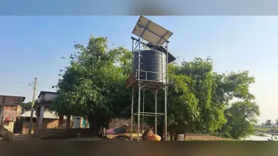 ठंड में पसीना बहाकर प्यास बुझा रहे हैं बसखोरिया के ग्रामीण
