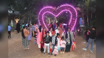 Dhanbad News : तीन हजार से अधिक सैलानी पहुंचे बिरसा मुंडा पार्क, संडे को बनाया फन डे