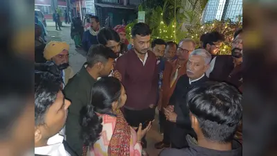 Dhanbad News : छात्रों ने बीबीएमकेयू के कुलपति को एक घंटे घेरे रखा, मेजबान कॉलेज पर पक्षपात का लगाया आरोप