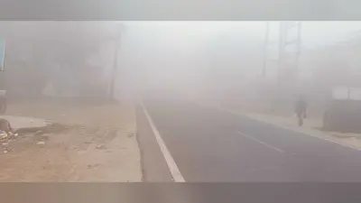 अचानक बढ़ी ठंड से घरों में दुबक रहे लोग, वाहनों की रफ्तार पर लगी ब्रेक