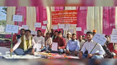 11 सूत्री मांगों के समर्थन में इलेक्ट्रिक वर्कर्स ने किया धरना प्रदर्शन, डीएम को सौंपा ज्ञापन
