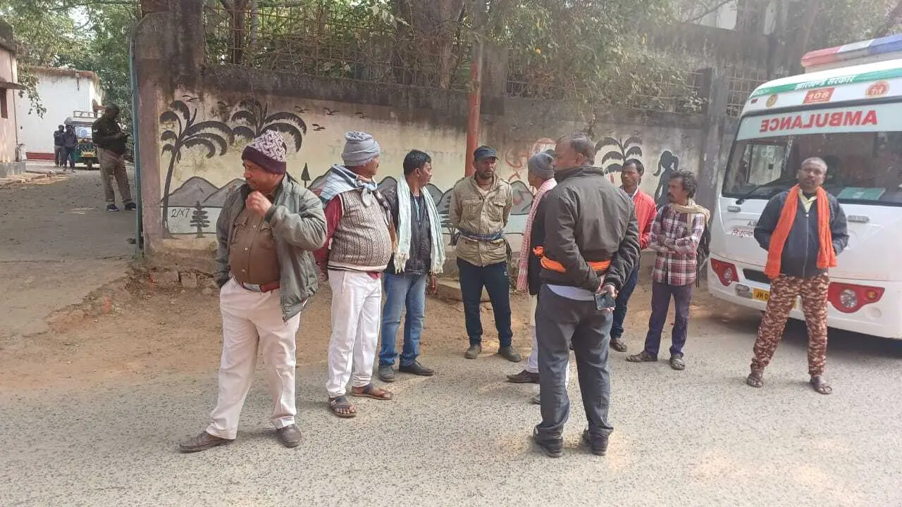Deoghar News : ट्रक के लुढ़कने से पहिये के नीचे आया चालक, कुचलने से मौत