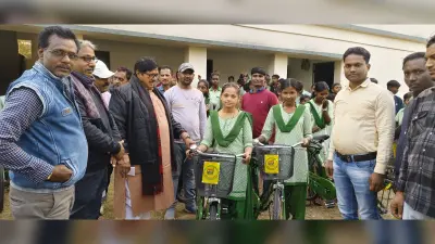 विधायक ने 204 विद्यार्थियों में किया साइकिल का वितरण