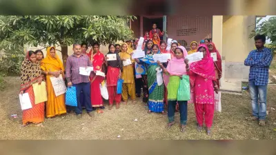 Deoghar News : मजदूरों ने एसबीआइ कर्मियों पर लगाया मनमानी का आरोप, डीसी को भेजा आवेदन