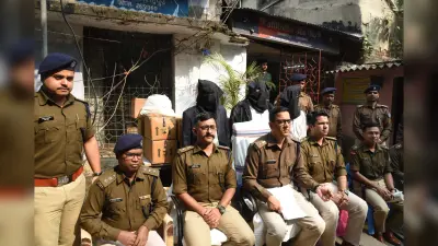 Jamshedpur News : सादे लिवास में पहुंची पुलिस सच्चाई जान चौंकी, 25 लाख का युवाओं को बर्बाद करने का सामान बरामद, तीन धराये