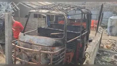 आग लगने से तीन घर जलकर राख