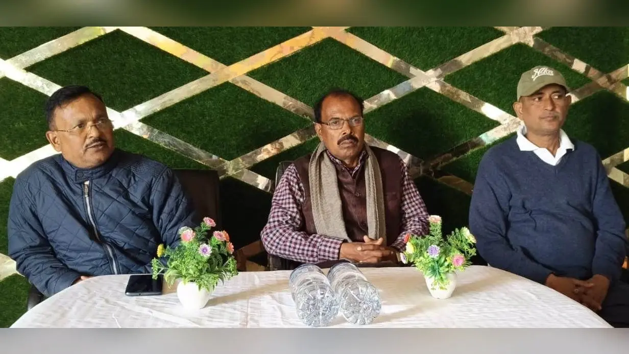 विश्वविद्यालय प्रशासन की हठधर्मिता से लंबा खींच रहा आंदोलन: कुंदन