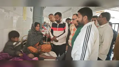 सांसद की ओर से घायल परिवारों को की गयी आर्थिक मदद