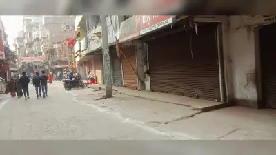तोड़फोड़ के डर से बंद रहीं दुकानें, बदमाशों का सुराग नहीं