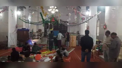 Chaibasa News : रंग-बिरंगी रोशनी से सजे गिरजाघर, देर रात तक चर्चों में उमड़ेगी भीड़