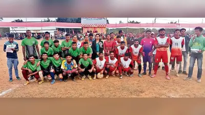seraikela kharsawan news: तोरसिंदरी को हरा रेंसो इलेवन बना विजेता, पुरस्कृत