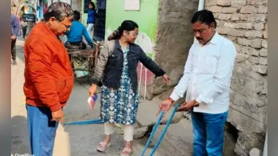 गंदा पानी : आंदोलन की घोषणा पर लक्ष्मी चौक पहुंची निगम की टीम