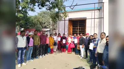 विशिष्ट शिक्षक का औपबंधिक नियुक्ति पत्र पाकर खुश हुए शिक्षक