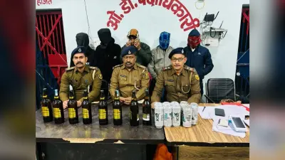 छह तस्करों को शराब के साथ पुलिस ने किया गिरफ्तार, तीन बाइक जब्त