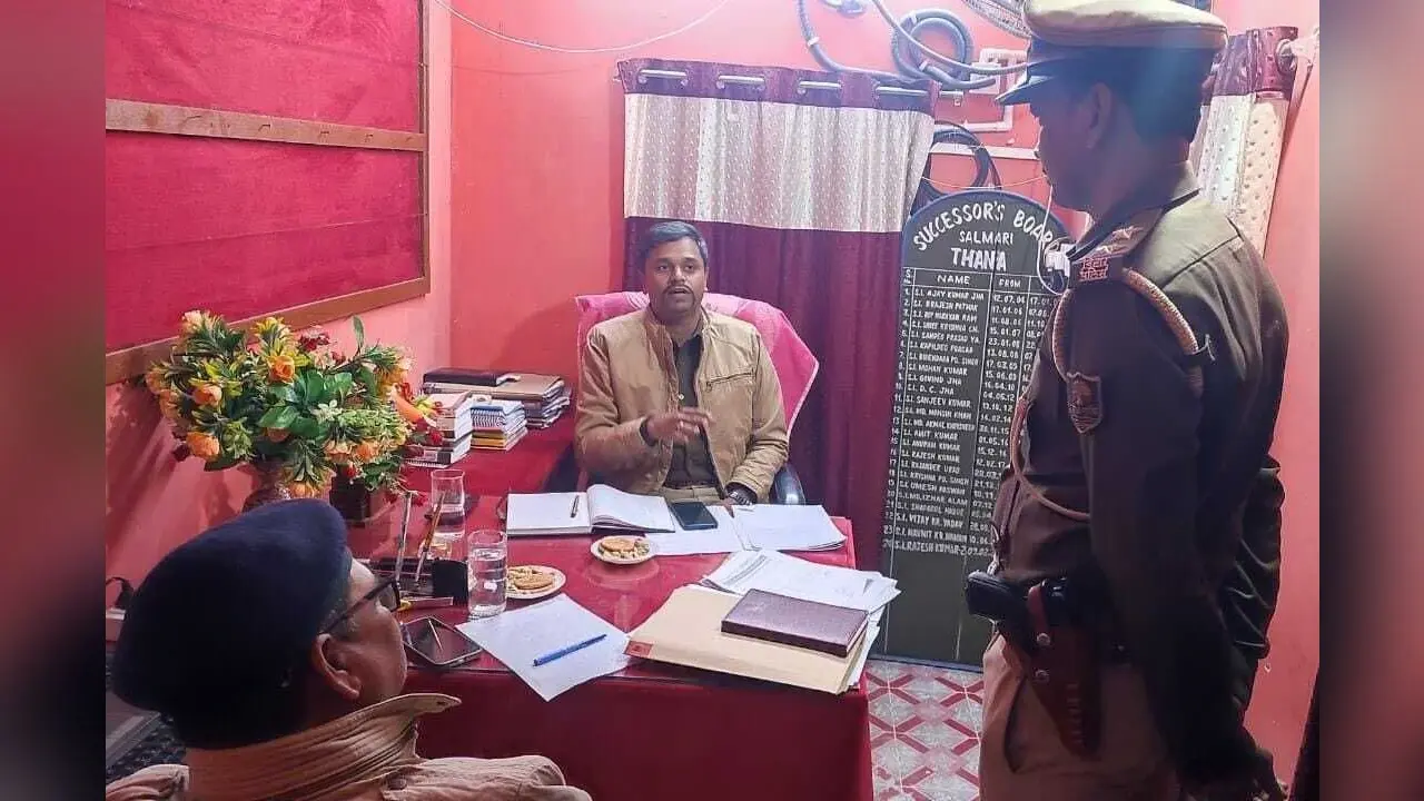 एसपी ने सालमारी में व्यवसायों के साथ की बैठक