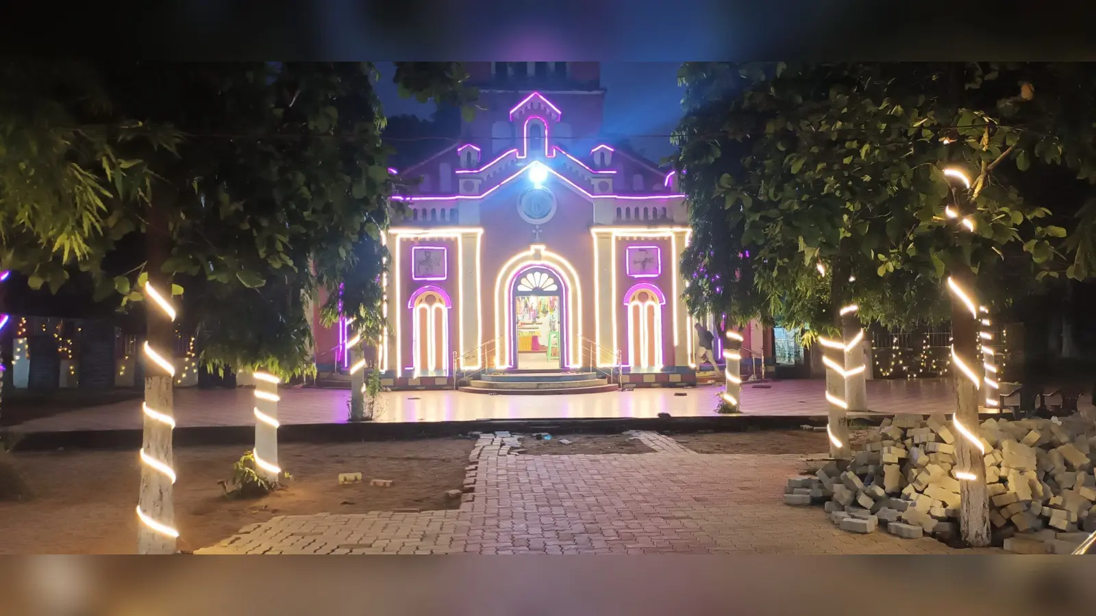 प्रभु यीशु ने दुनिया में प्रेम और शांति का दिया संदेश : फादर गैबीरियल