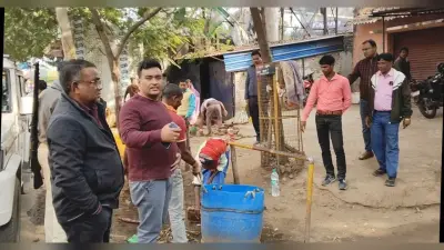 Deoghar News : नगर निगम ने सड़क किनारे से मछली विक्रेताओं को हटाया, सामान किया जब्त