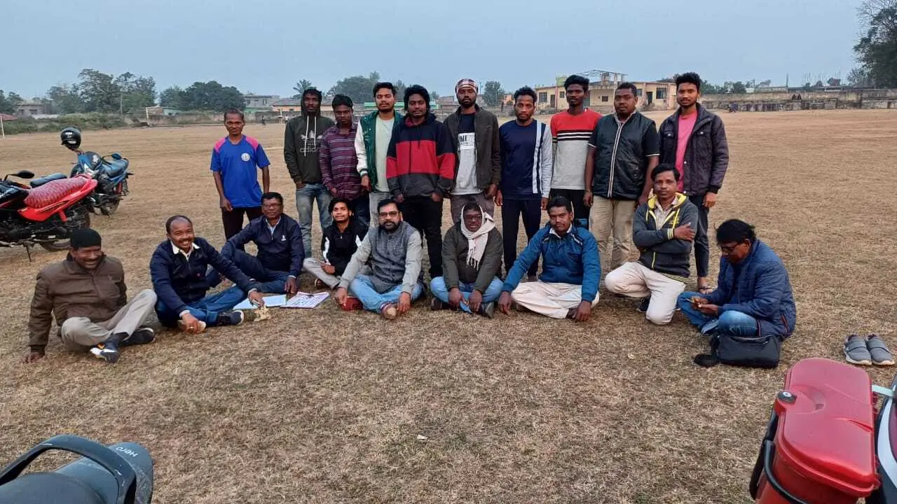 आदिवासी जागृति मंच का सोहराय मिलन समारोह सात को तैयारियों को लेकर मंच के सदस्यों ने किया बैठक