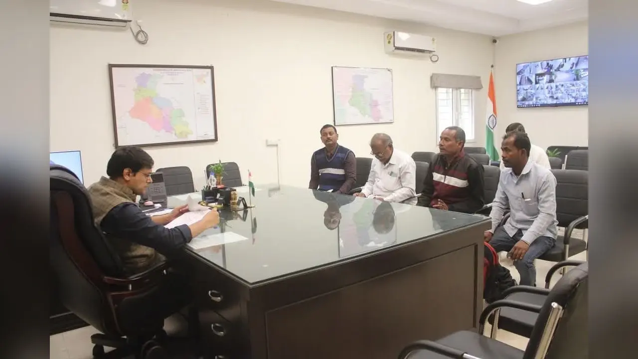 Jamshedpur News : कन्वाइ बुकिंग साढ़े पांच घंटा ठप, चालकों ने किया हंगामा
