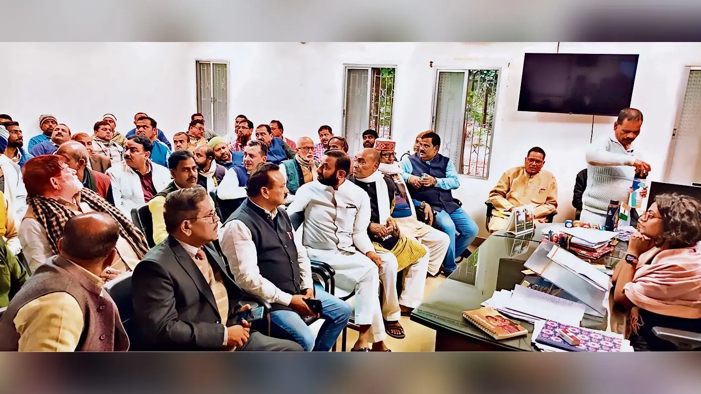 Gaya News : अंडरपास बंद हो या खुला रहे को लेकर बैठक में हुआ हंगामा