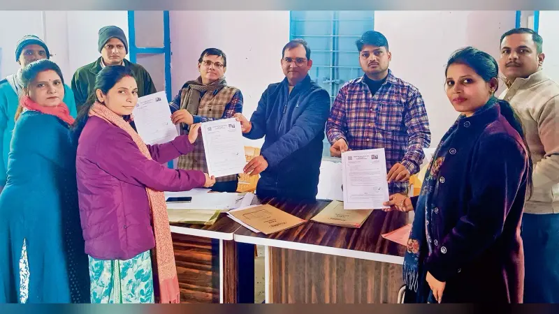 Chhapra News : दिघवारा में 201 नियोजित शिक्षक-शिक्षिकाओं को मिला औपबंधिक नियुक्ति पत्र