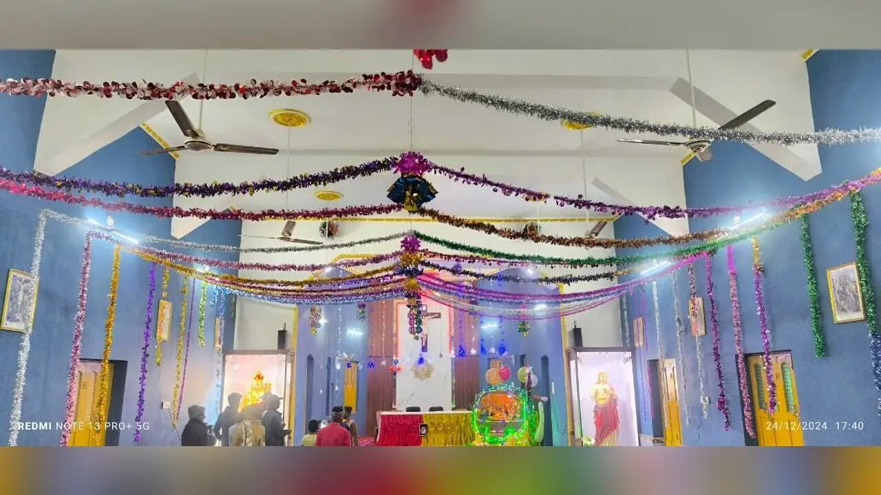 क्रिसमस पर गिरिजाघरों में हुई विशेष प्रार्थना सभा