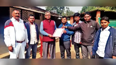 seraikela kharsawan new: गांव के बढ़े हुए परिवारों को विस्थापित मान पुनर्वास व नौकरी दे सरकार