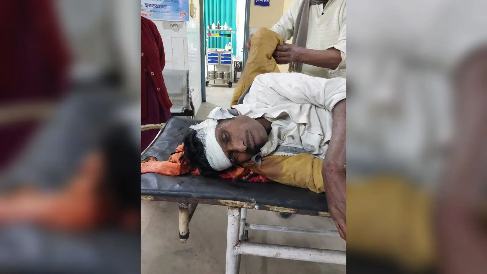 Bokaro News : टैंकर के धक्के से पलटा ऑटो, चालक घायल
