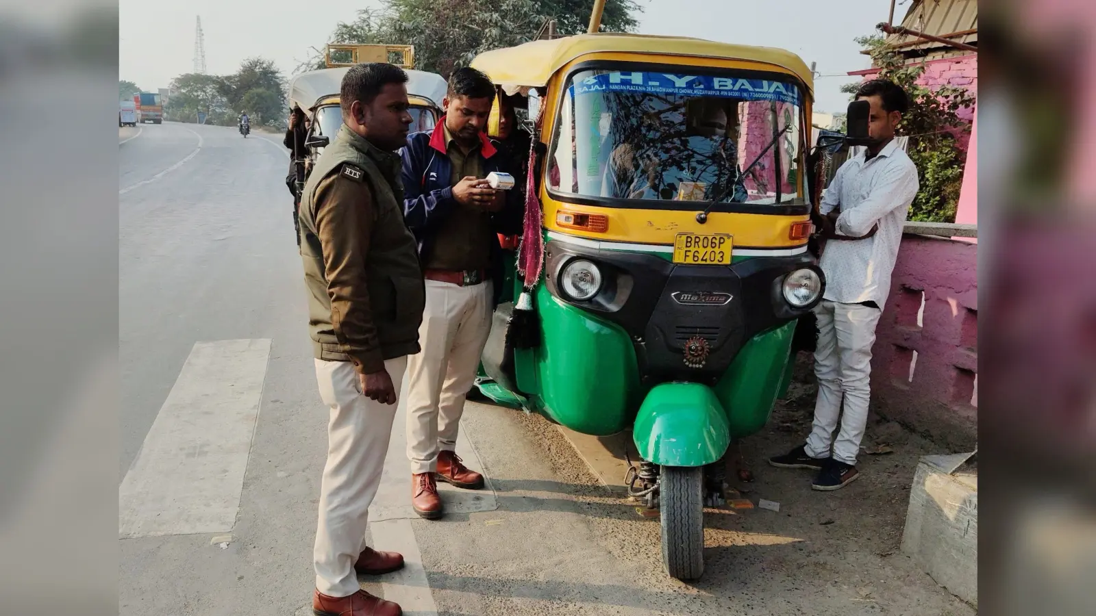 अपराध अवैध पार्किंग व हेलमेट नहीं पहनने के, पौने तीन लाख का जुर्माना