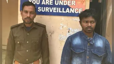 15 लीटर शराब के साथ तस्कर गिरफ्तार