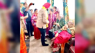 Jamshedpur news. एमजीएम अस्पताल व घोड़ाबांधा में हर हर महादेव सेवा संघ ने बांटे कंबल