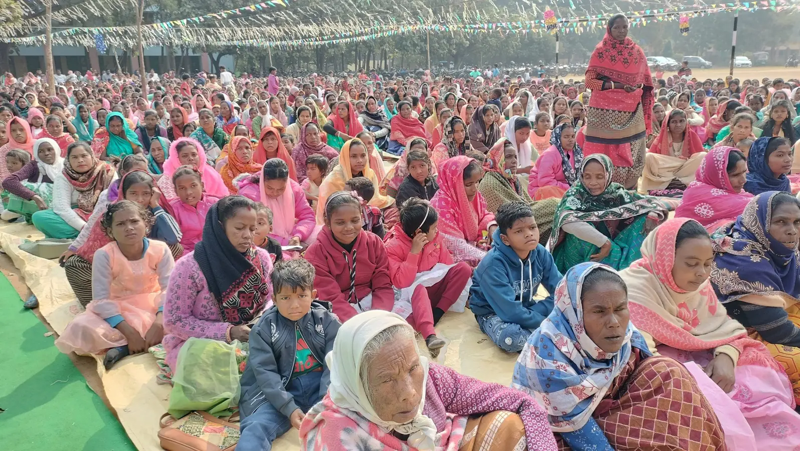 क्रिसमस पर गिरजाघरों में की गयी प्रार्थना
