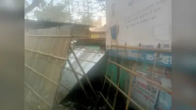 डीएस कॉलेज मुख्य द्वार पर अतिक्रमणकारियों का कब्जा, शोभा पर लग रहा बट्टा