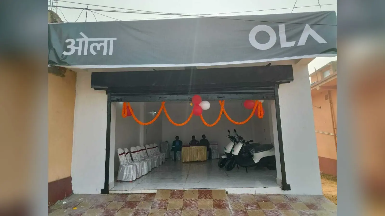 जामताड़ा में ओला इलेक्ट्रिक स्कूटर का खुला शोरूम