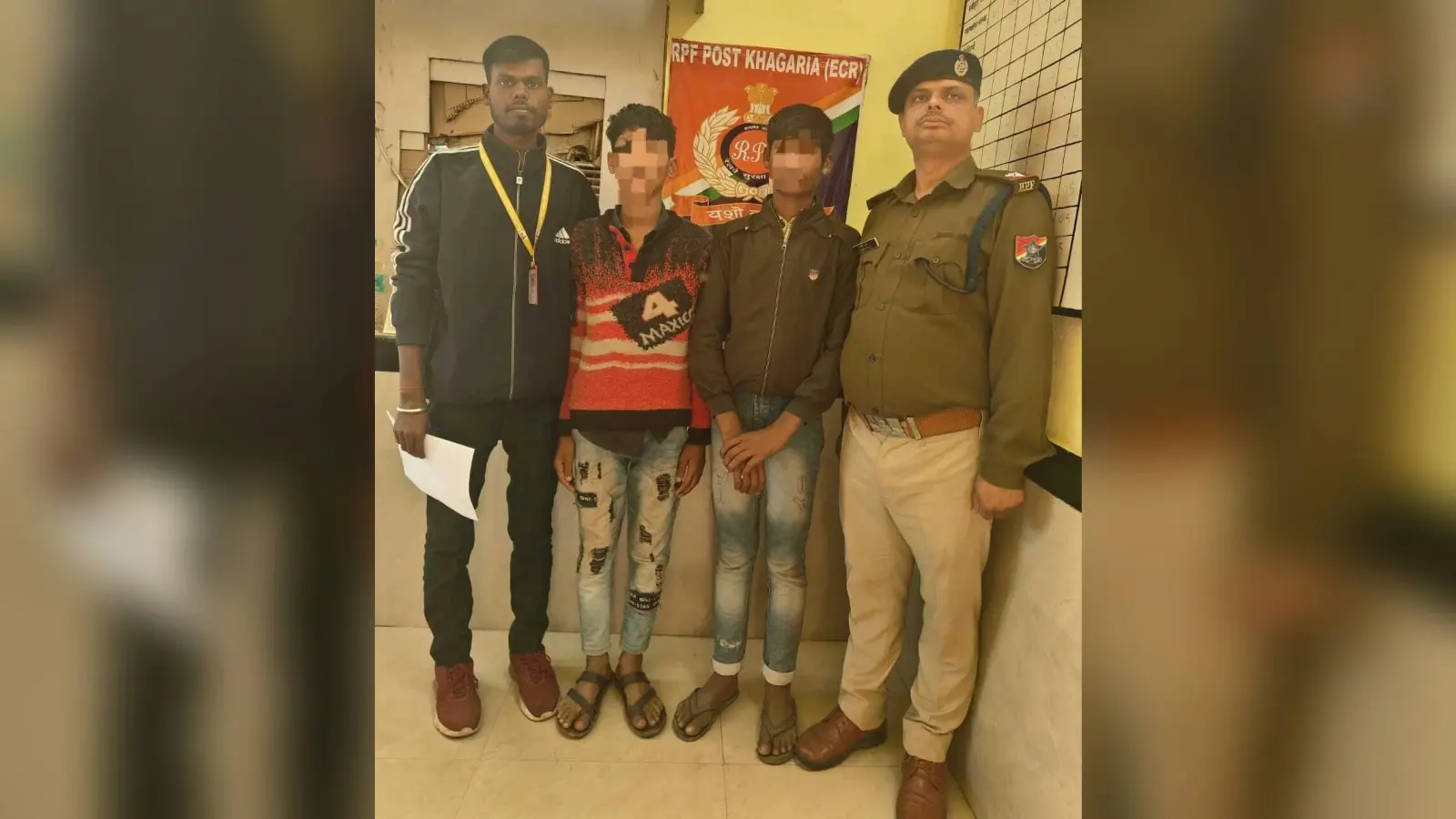स्टेशन पर घूम रहे दो नाबालिग चाइल्ड लाइन के हवाले