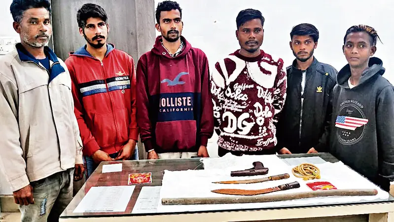 Rourkela News: पेट्रोल पंप पर डकैती की योजना बनाते आधा दर्जन युवक गिरफ्तार
