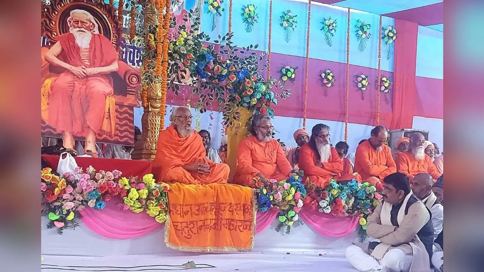 जीवन में ध्यान व प्रार्थना जरूरी है : आचार्य