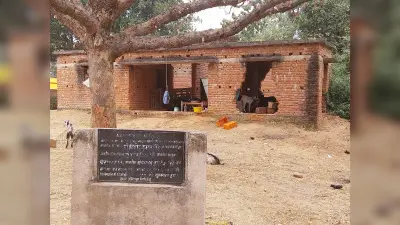 Giridih News: 14 वर्षों से अधूरा पड़ा है पैक्स भवन, खंडहर में तब्दील