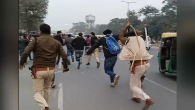 Patna News : बीपीएससी कार्यालय के बाहर प्रदर्शन कर रहे अभ्यर्थियों पर लाठीचार्ज
