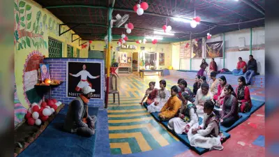 काव्य उत्सव में बच्चों को अटल जी की सुनाई गयी जीवनी
