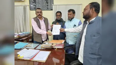 सुरजापुरी को अत्यंत पिछड़ा जाति का दर्जा देने की मांग को डीएम को सौंपा पत्र