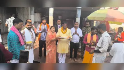 धनबाद सांसद ने की बाबा फौजदारी बाबा की पूजा