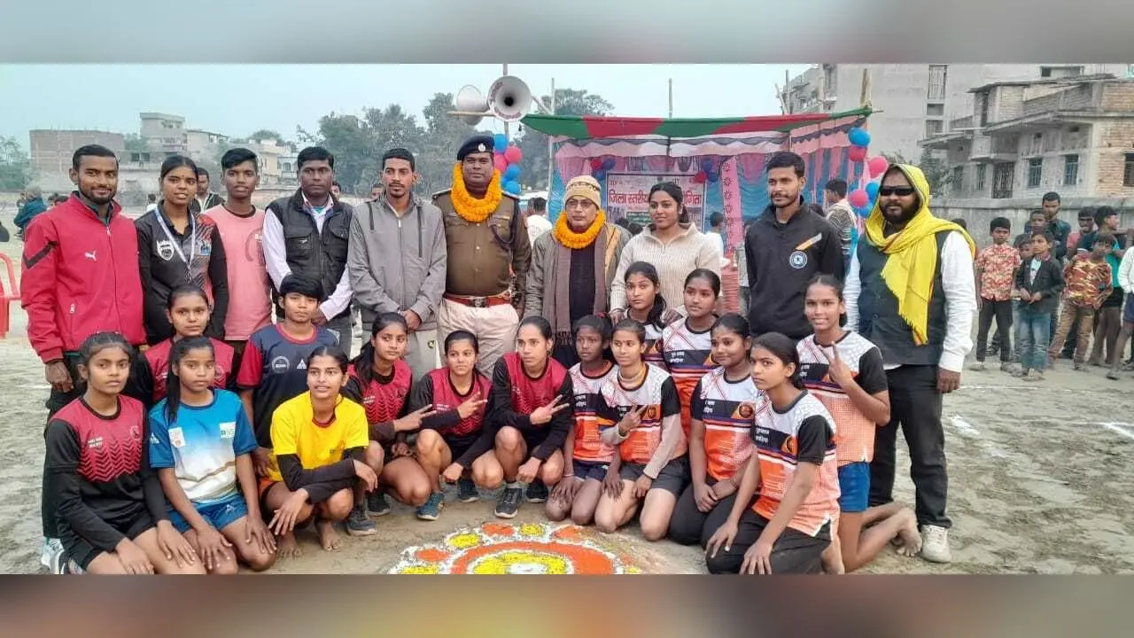 कबड्डी बालक/बालिका प्रतियोगिता में सन्हौली विजेता तथा माड़र व संसारपुर बना उपविजेता