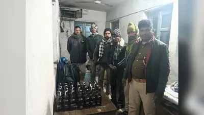 बस से 28 बोतल विदेशी शराब के साथ तीन युवक गिरफ्तार