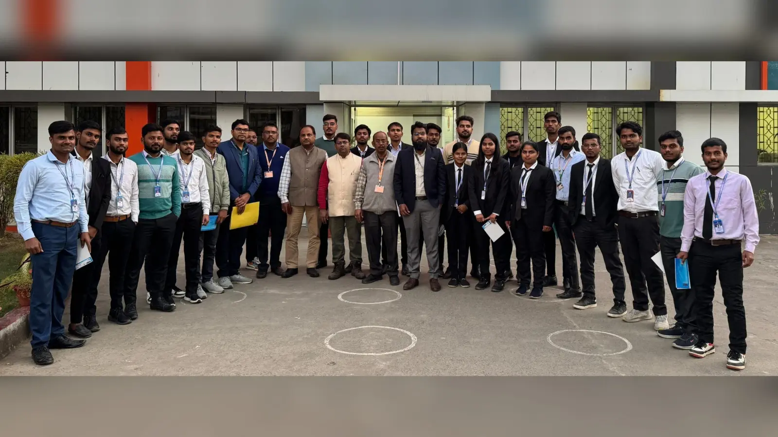 इंजीनियरिंग कॉलेज के छात्रों ने किया बरौनी रिफाइनरी औद्योगिक भ्रमण