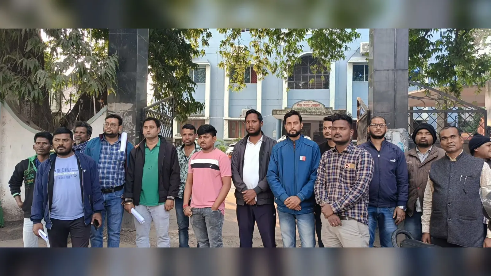 Seraikela News : सरायकेला नपं के दैनिक व संविदा कर्मी आज से हड़ताल पर, सफाई कार्य होगा प्रभावित