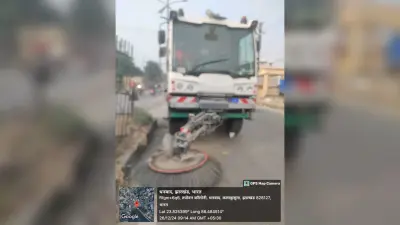 Dhanbad News:निगम ने स्वीपिंग मशीनों से शुरू की सड़कों की सफाई