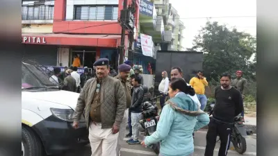 Dhanbad News : इलाज के दौरान गर्भवती की मौत के बाद साधना अस्पताल में परिजनों ने किया हंगामा